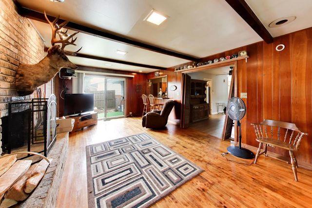 75 Ridgewood Road, Elk Grove Village, IL 60007