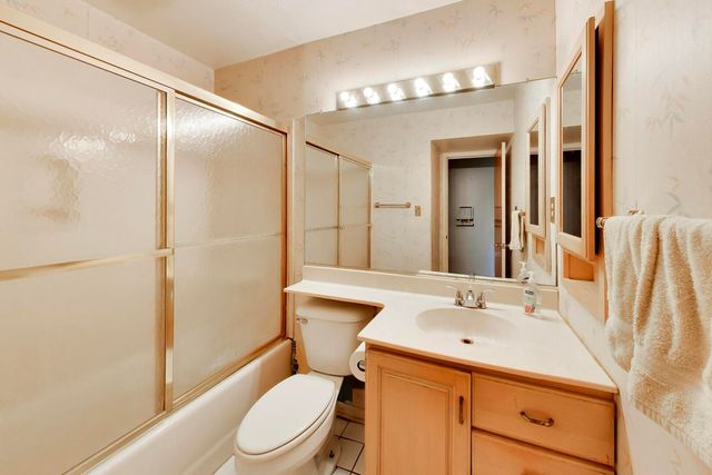 75 Ridgewood Road, Elk Grove Village, IL 60007