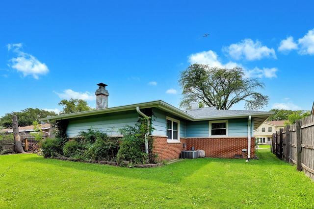 75 Ridgewood Road, Elk Grove Village, IL 60007