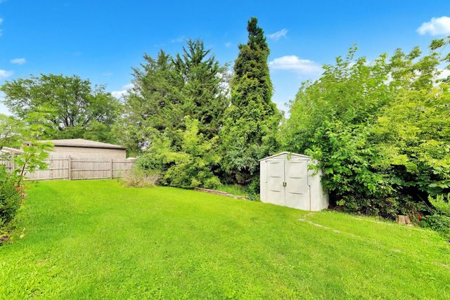 75 Ridgewood Road, Elk Grove Village, IL 60007