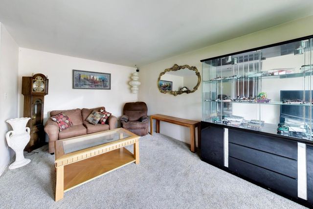 75 Ridgewood Road, Elk Grove Village, IL 60007