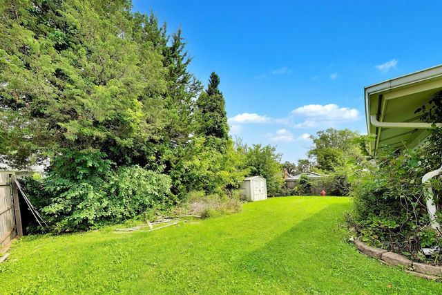 75 Ridgewood Road, Elk Grove Village, IL 60007