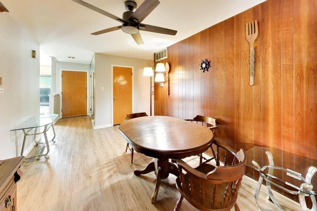 75 Ridgewood Road, Elk Grove Village, IL 60007