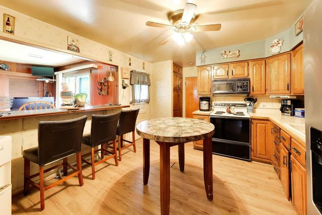 75 Ridgewood Road, Elk Grove Village, IL 60007