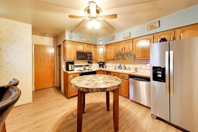 75 Ridgewood Road, Elk Grove Village, IL 60007