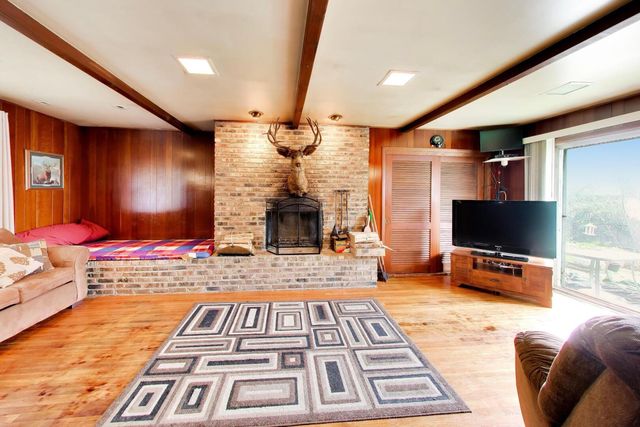 75 Ridgewood Road, Elk Grove Village, IL 60007