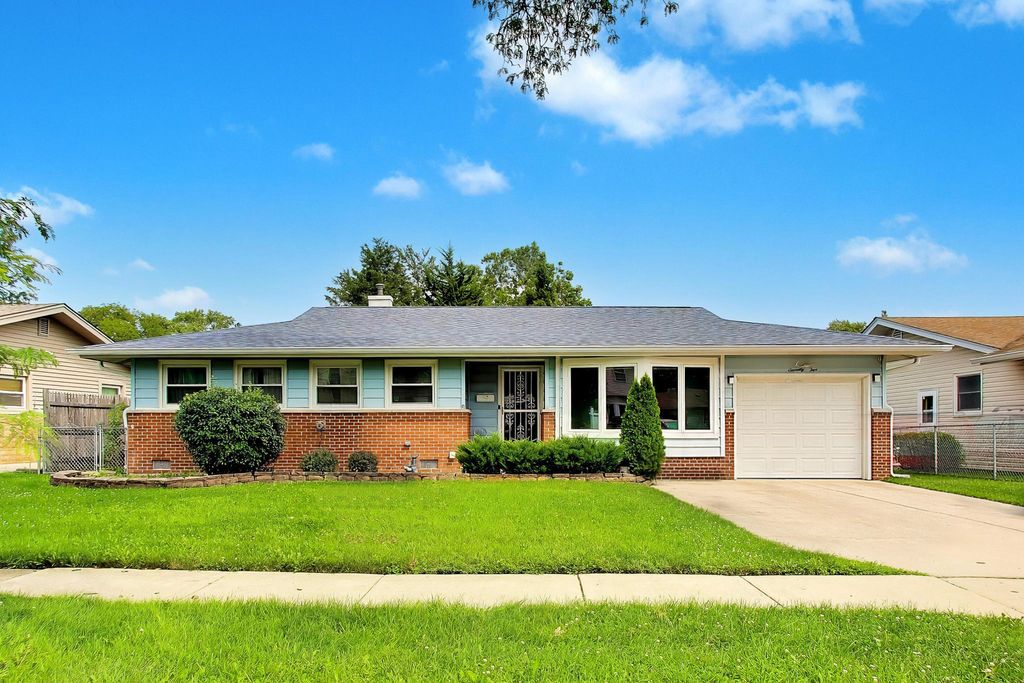 75 Ridgewood Road, Elk Grove Village, IL 60007