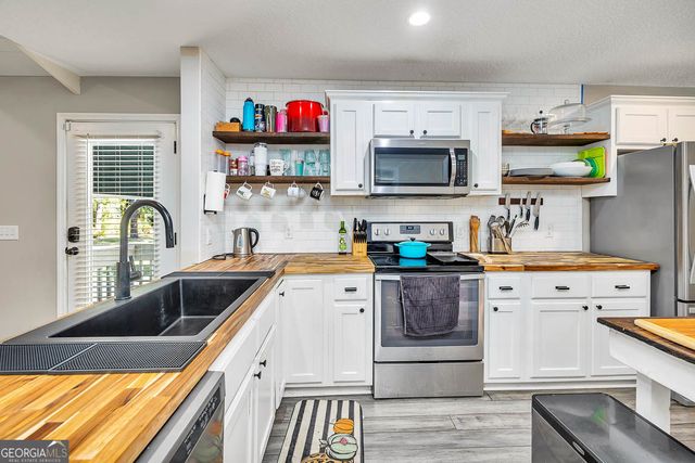 141 Manoe Road, Brunswick, GA 31523