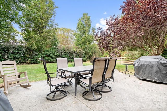 9407 Willow Tree Lane, Charlotte, NC 28277