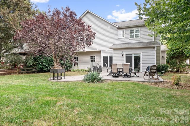 9407 Willow Tree Lane, Charlotte, NC 28277