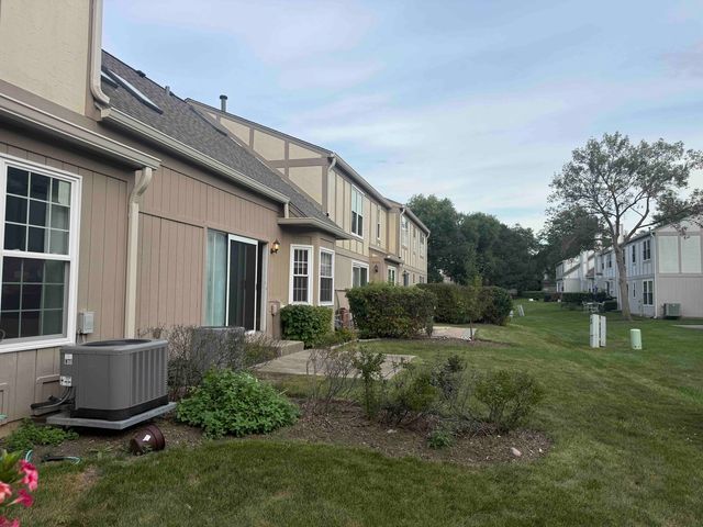 1477 Garnet Circle, Hoffman Estates, IL 60192