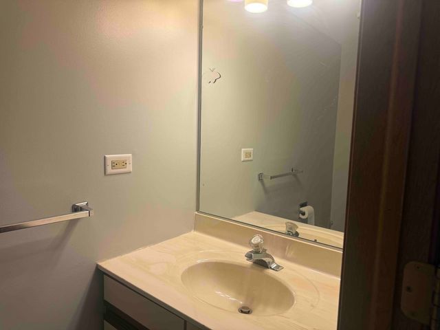 1477 Garnet Circle, Hoffman Estates, IL 60192