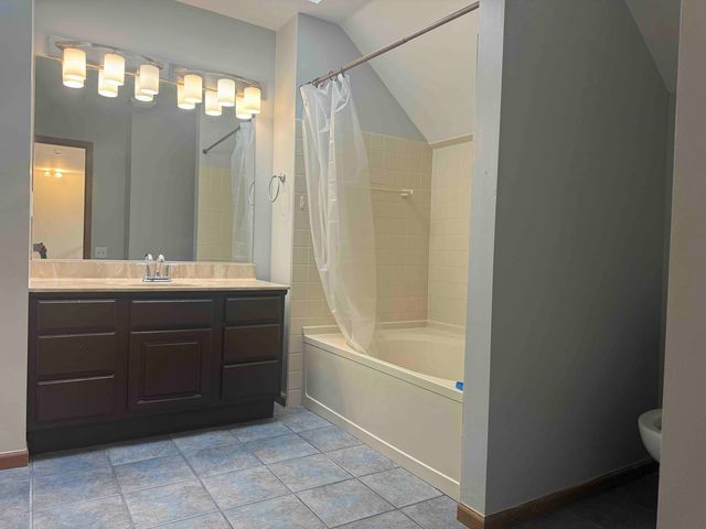 1477 Garnet Circle, Hoffman Estates, IL 60192