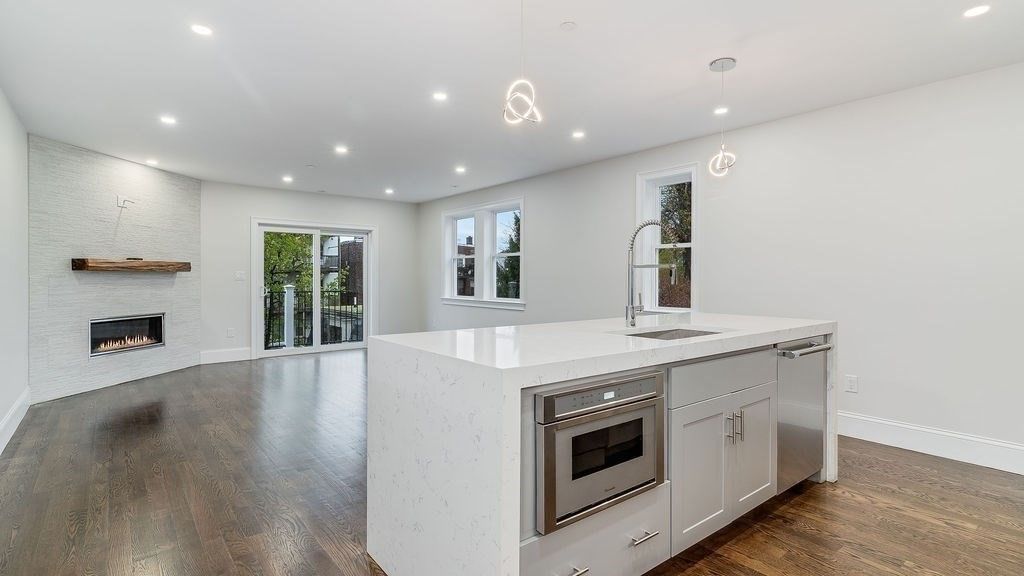 555 East 5th Street PH, Boston, MA 02127