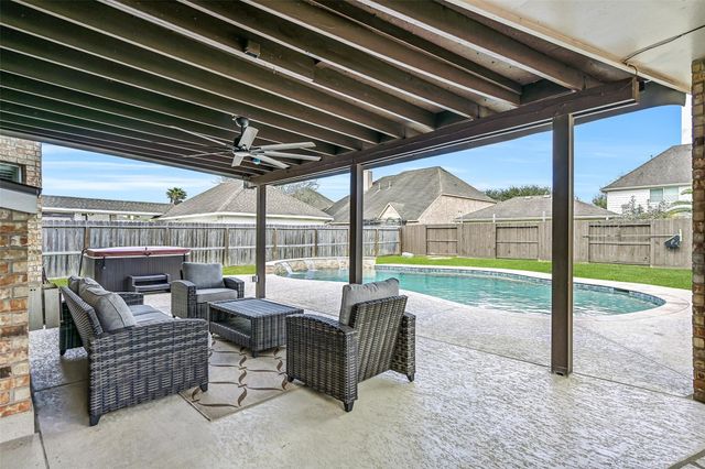 1915 Blue Quail Drive, Friendswood, TX 77546