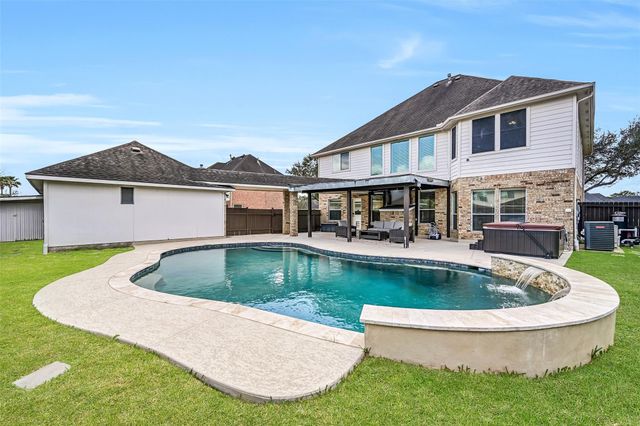 1915 Blue Quail Drive, Friendswood, TX 77546