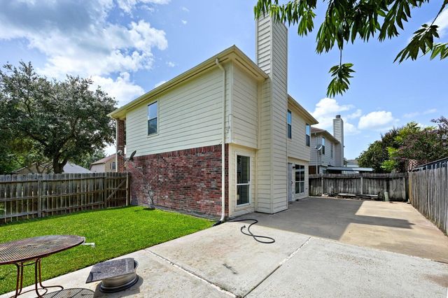 643 Meadow Knoll Drive, Stafford, TX 77477