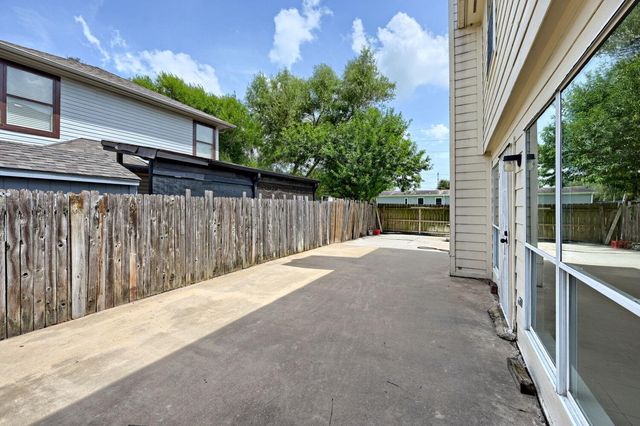 643 Meadow Knoll Drive, Stafford, TX 77477