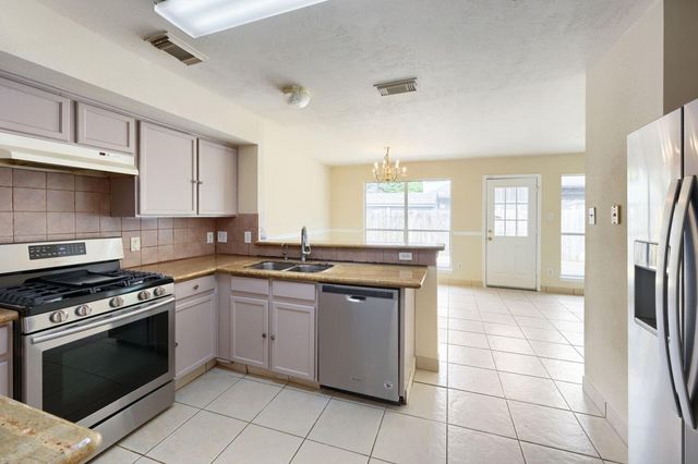 643 Meadow Knoll Drive, Stafford, TX 77477