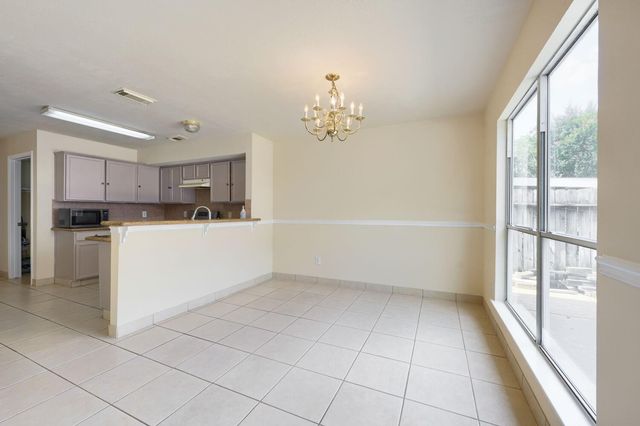 643 Meadow Knoll Drive, Stafford, TX 77477