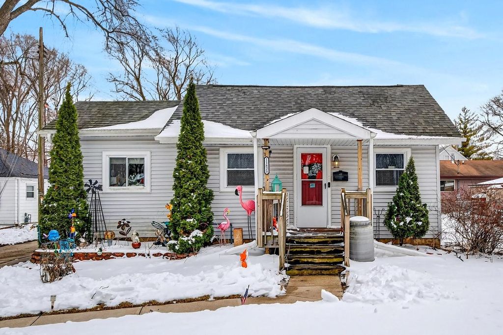 11825 W Rainbow AVENUE, West Allis, WI 53214