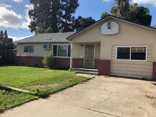 64 School Ave, Oakdale, CA 95361