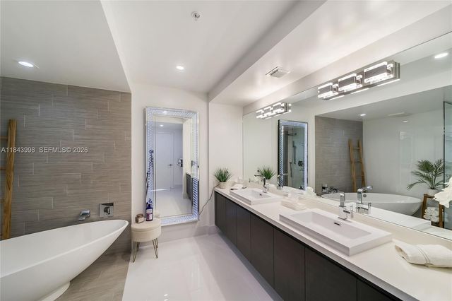 300 Sunny Isles Boulevard 42203, Sunny Isles Beach, FL 33160