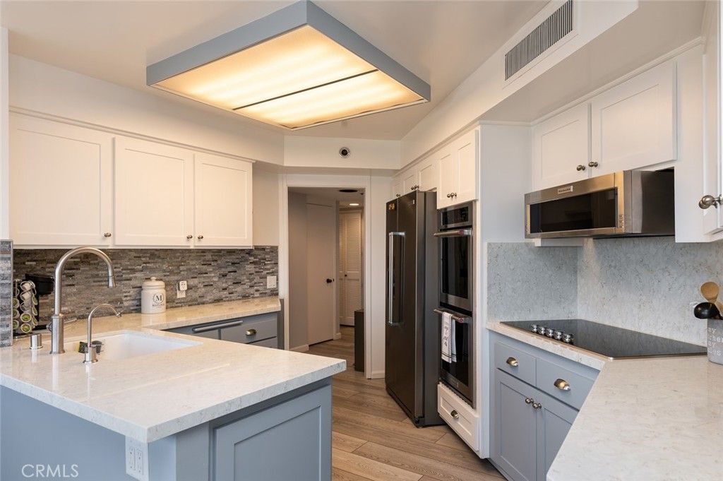 Image 13 of property listing at 222 Monterey Road 1205, Glendale, CA 91206