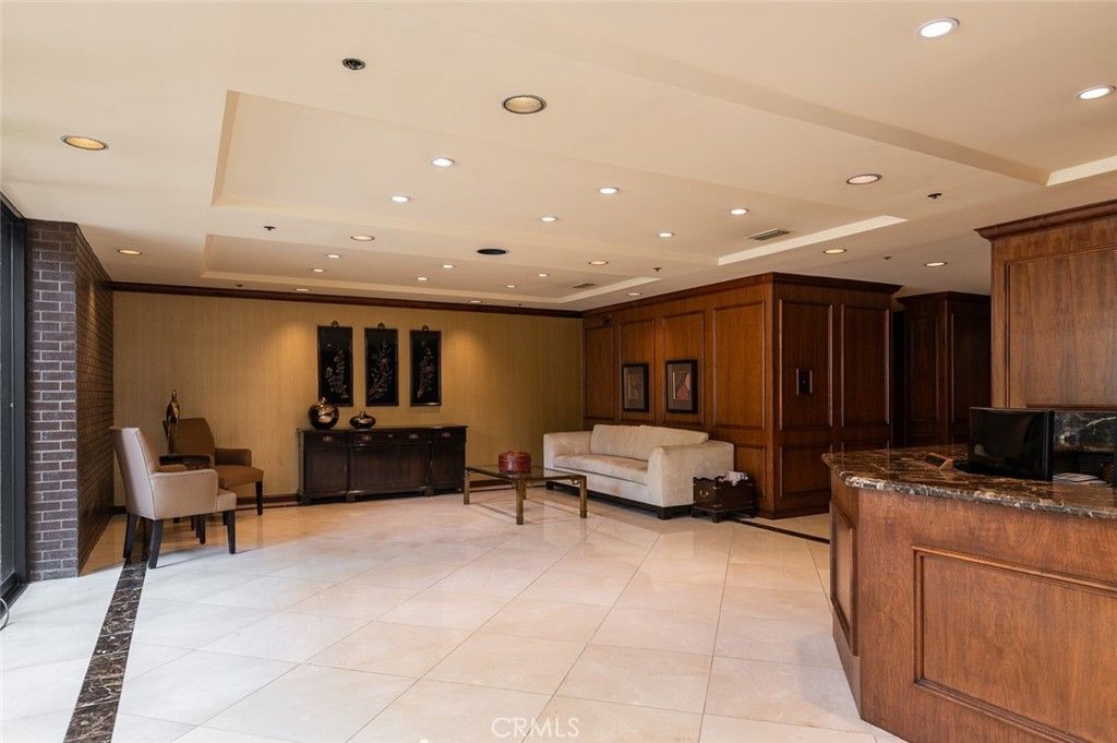 Image 3 of property listing at 222 Monterey Road 1205, Glendale, CA 91206