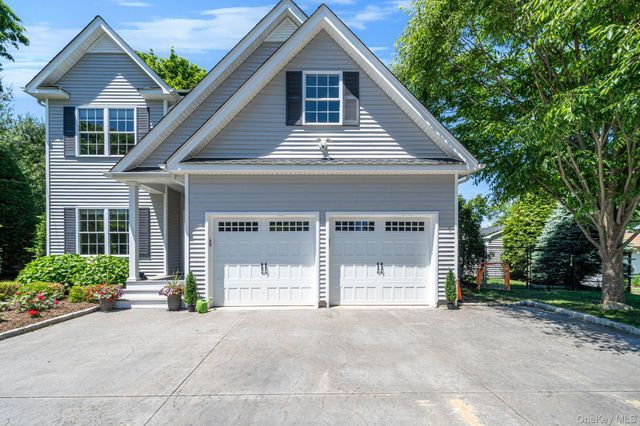 44 Merritts Path, Rocky Point, NY 11778