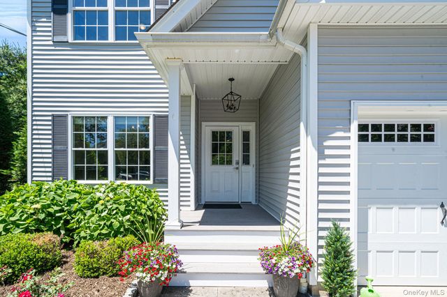44 Merritts Path, Rocky Point, NY 11778