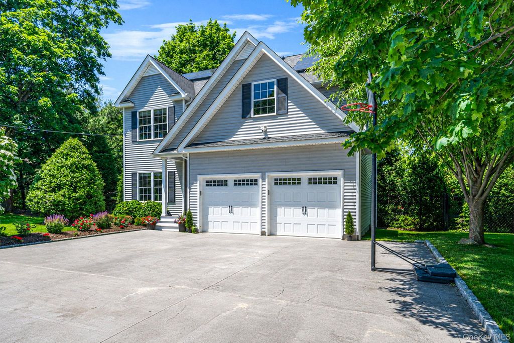 44 Merritts Path, Rocky Point, NY 11778