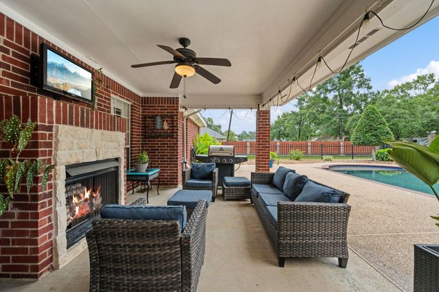 16 Ranchwood Lane, Dayton, TX 77535