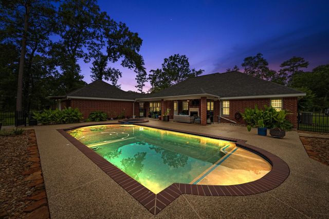 16 Ranchwood Lane, Dayton, TX 77535