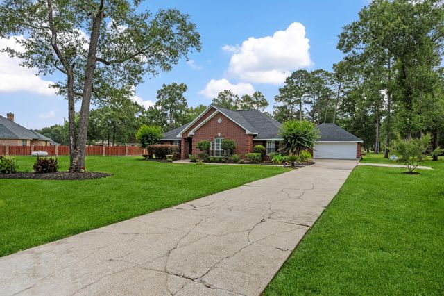 16 Ranchwood Lane, Dayton, TX 77535