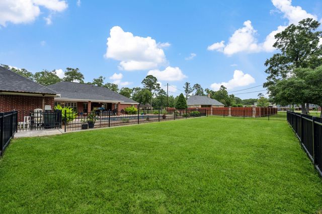 16 Ranchwood Lane, Dayton, TX 77535