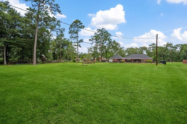 16 Ranchwood Lane, Dayton, TX 77535