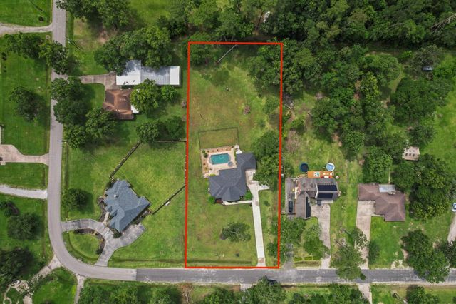16 Ranchwood Lane, Dayton, TX 77535