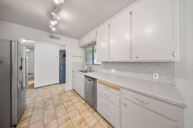 1404 Pepperwood Dr, Modesto, CA 95350