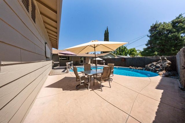 1404 Pepperwood Dr, Modesto, CA 95350
