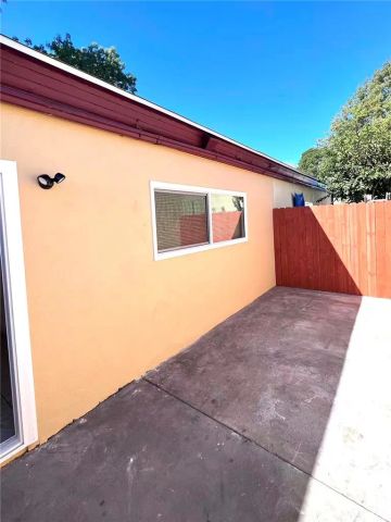 4109 W 5th C3, Santa Ana, CA 92703