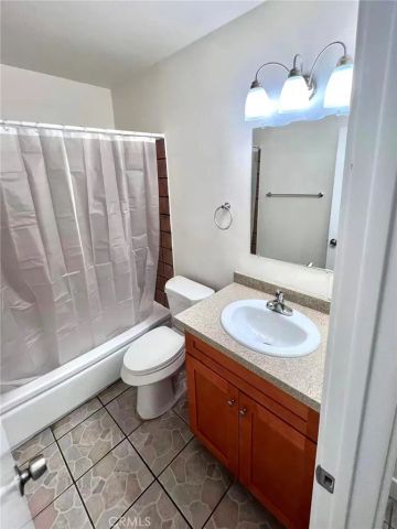 4109 W 5th C3, Santa Ana, CA 92703