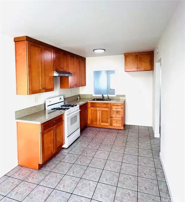 4109 W 5th C3, Santa Ana, CA 92703
