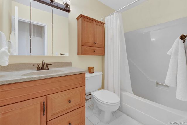 11 Squires Gate unit B, Poughkeepsie, NY 12603
