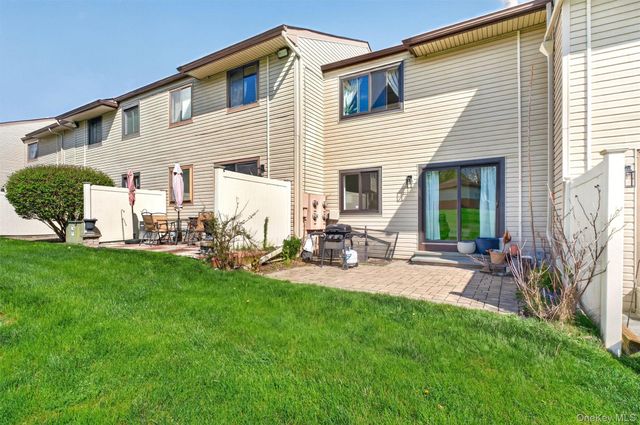 11 Squires Gate unit B, Poughkeepsie, NY 12603