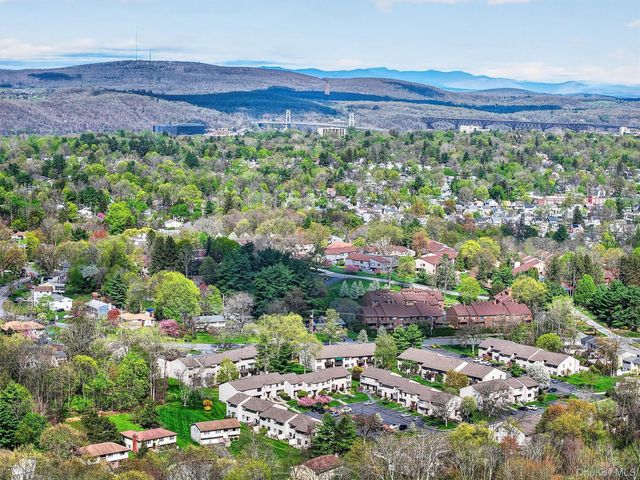 11 Squires Gate unit B, Poughkeepsie, NY 12603