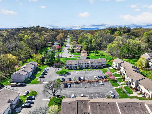 11 Squires Gate unit B, Poughkeepsie, NY 12603