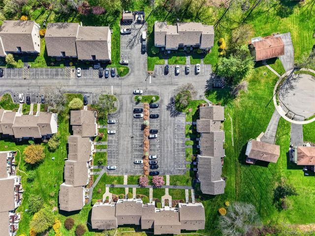 11 Squires Gate unit B, Poughkeepsie, NY 12603