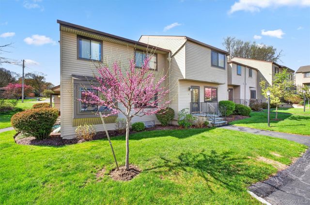 11 Squires Gate unit B, Poughkeepsie, NY 12603