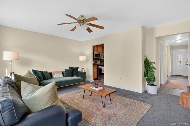 11 Squires Gate unit B, Poughkeepsie, NY 12603